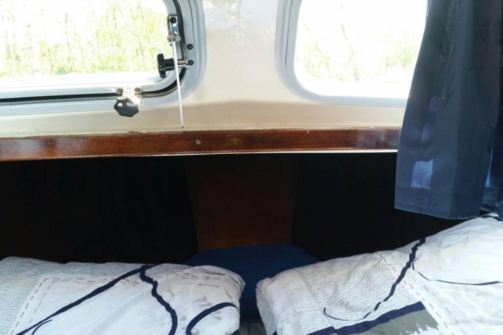 Boat Allemansfreon - Kamperen Op Het Water - Niet Om Mee Te Varen - Read Host Profile-Lees Hostprofiel Jutrijp Exterior photo